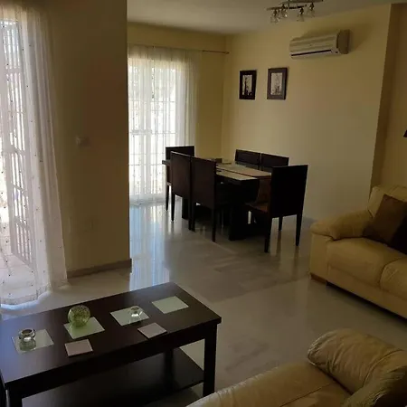 Stunning 2-bed House In W. Pool, A/c, Garage 네르하