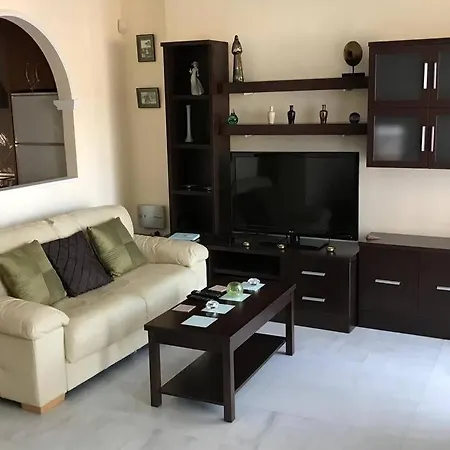 Stunning 2-bed House In W. Pool, A/c, Garage 펜션