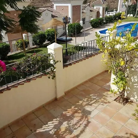 Stunning 2-bed House In W. Pool, A/c, Garage 펜션 네르하