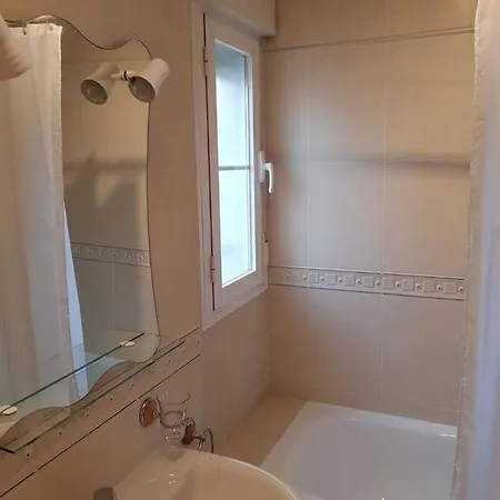 Holiday home Stunning 2-bed House In W. Pool, A/c, Garage *